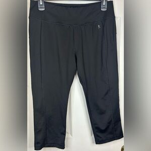 Danskin Now Women’s Black Fitted Capri Leggings Medium Activewear Workout Yoga
